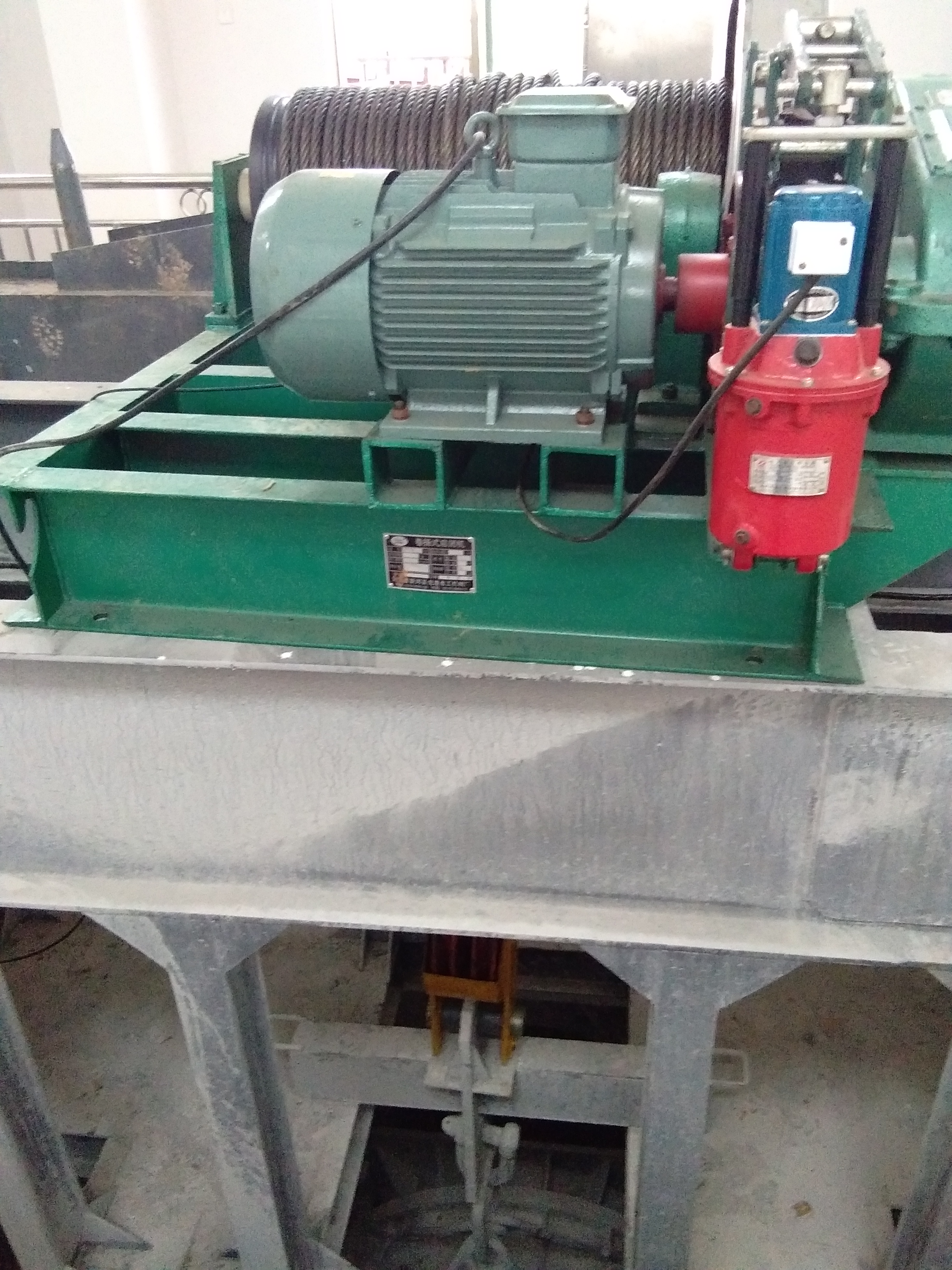 高揚(yáng)程啟閉機(jī)